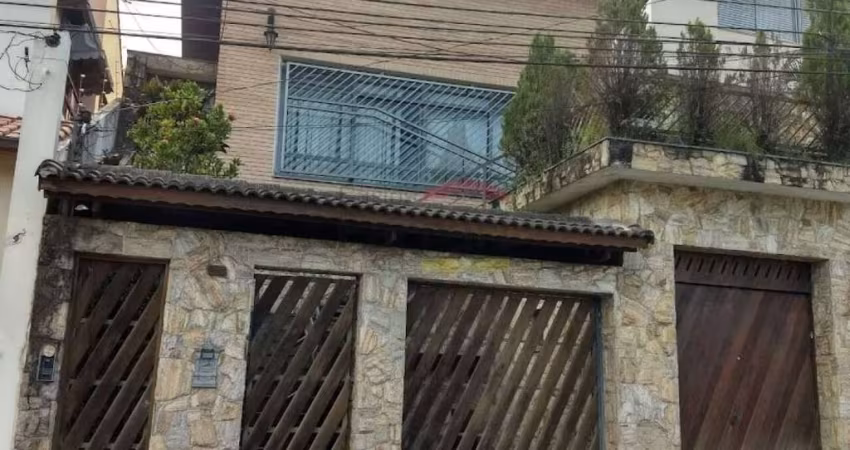 Casa Assobradada  à Venda no Jardim França com 3 dormitórios, 1 suíte, 3 vagas de garagem