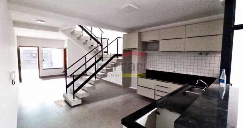 Sobrado estilo industrial no bairro da Água Fria, com 3 dorm. sendo 1 suíte e 2 vagas de garagem.