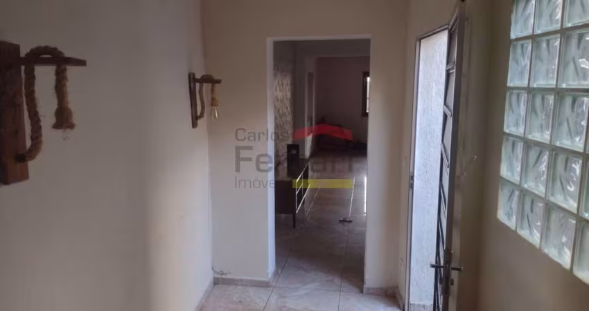 SOBRADO COM 3 DORMITÓRIOS,  COM 2 VAGAS DE GARAGEM, QUINTAL COM CHURRASQUEIRA