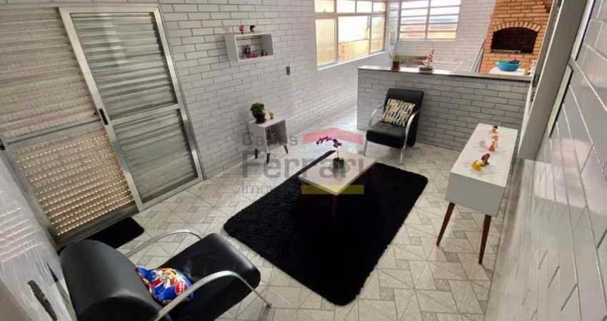 SOBRADO COM 3 DORMITÓRIOS, SENDO 1 SUÍTE, 2 VAGAS DE GARAGEM, QUINTAL COM CHURRASQUEIRA