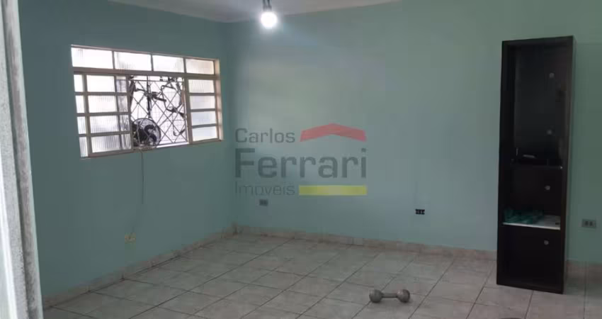 CASA TÉRREA NA VILA AMÁLIA COM 3 DORMITÓRIOS, SENDO 1 SUÍTE, 5 VAGAS DE GARAGEM