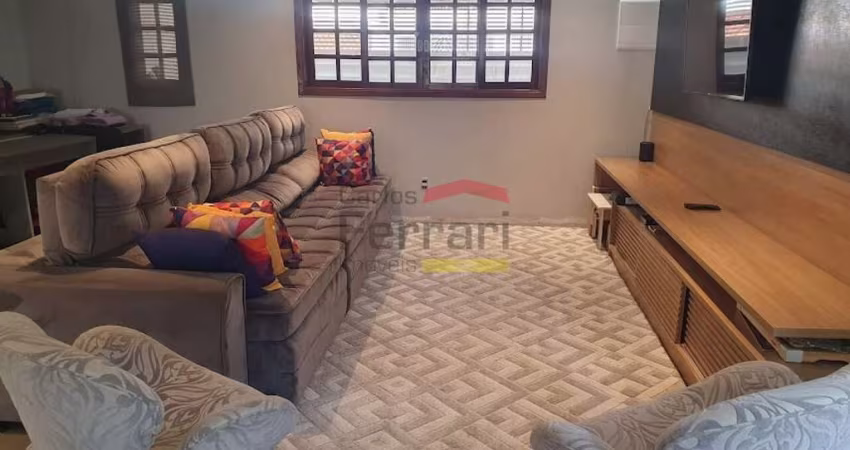 Casa Assobradada à Venda com 3 Suítes, 3 dormitórios, 3 vagas de garagem