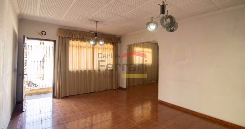 Casa Térrea no Jardim Tremembé com 3 dormitórios, quintal, garagem coberta com 2 vagas e portão aut.