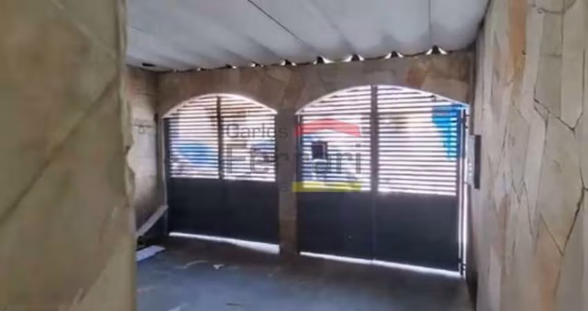 SOBRADO COM 3 DORMITÓRIOS, 2 VAGAS DE GARAGEM, ENTRADA LATERAL E CHURRASQUEIRA