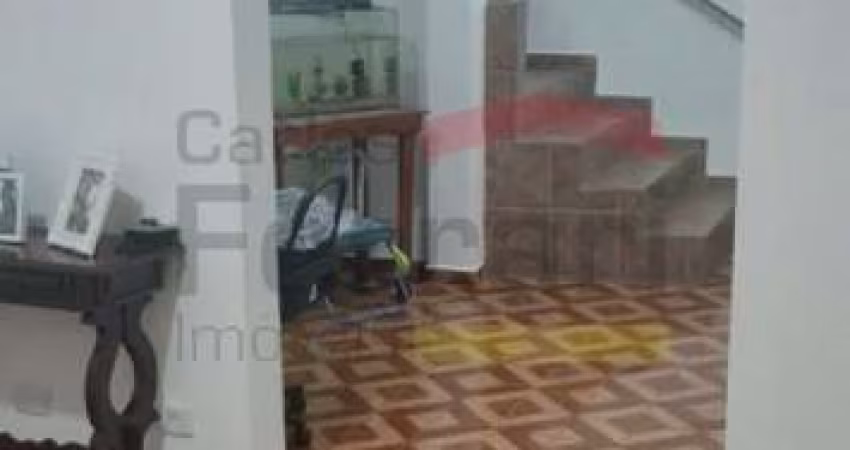 Terreno com três casas alugadas, para venda na Vila Guacá.