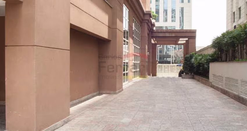Conjunto Comercial  Próximo á Av. Paulista