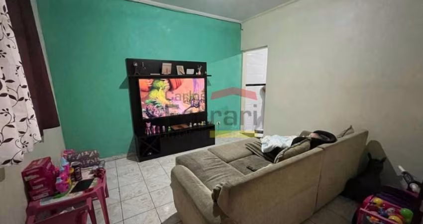 Casa com duas unidades no terreno ? Excelente localização na rua principal!