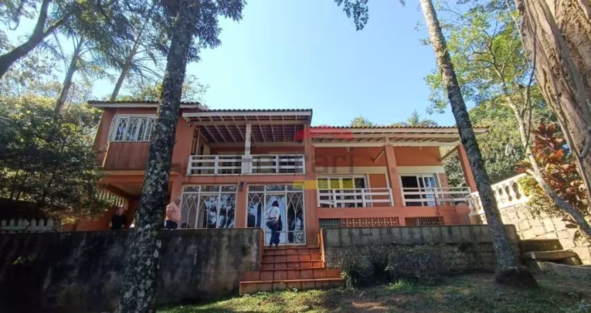 Casa térrea com piscina na Serra da Cantareira - Parque Petrópolis