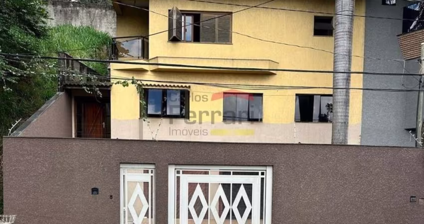 Sobrado no Jardim Guapira com 4 suítes, 6 vagas de garagem