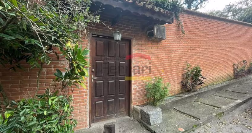 Tremembé, casa assobrada de 590m² à venda em rua muito tranquila.