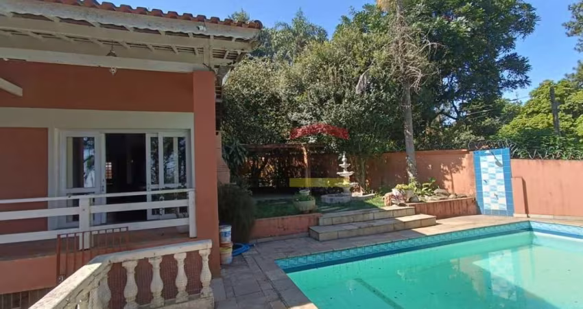 Casa assobradada com piscina na Serra da Cantareira - Parque Petrópolis