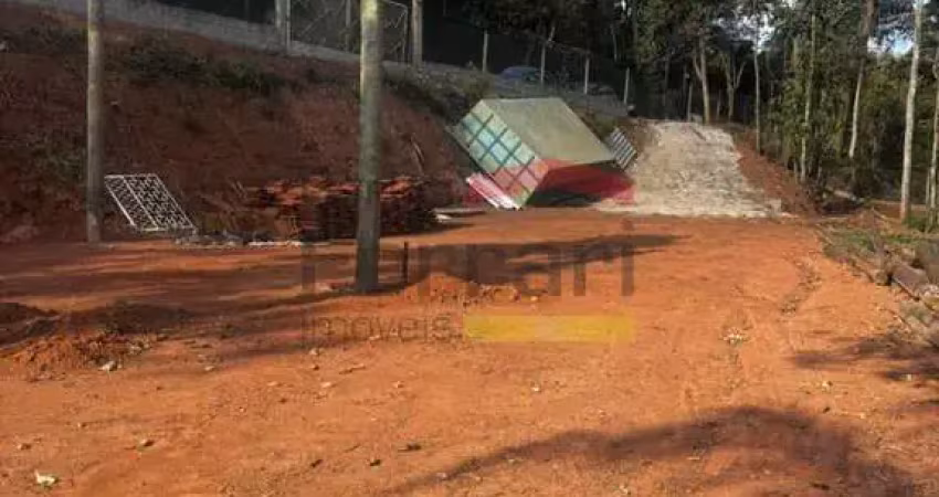 Terreno plano - rua asfaltada - com energia - 726 m²