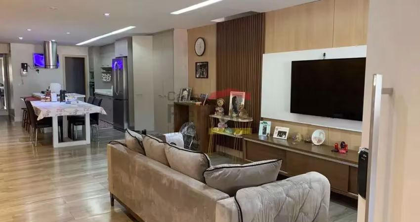 Casa assobradada à venda no imirim, com 4 dormitórios, entrada lateral, varanda gourmet e 6 vagas.