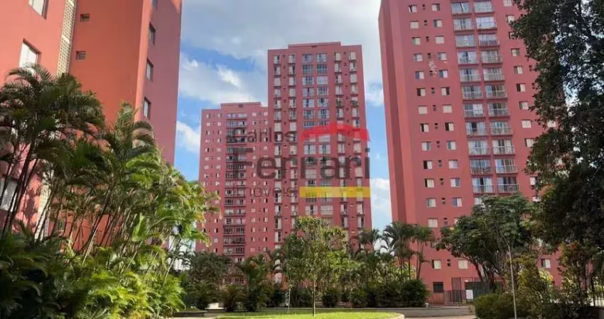 Apto totalmente reformado, com 2 dormitórios 2 vagas
