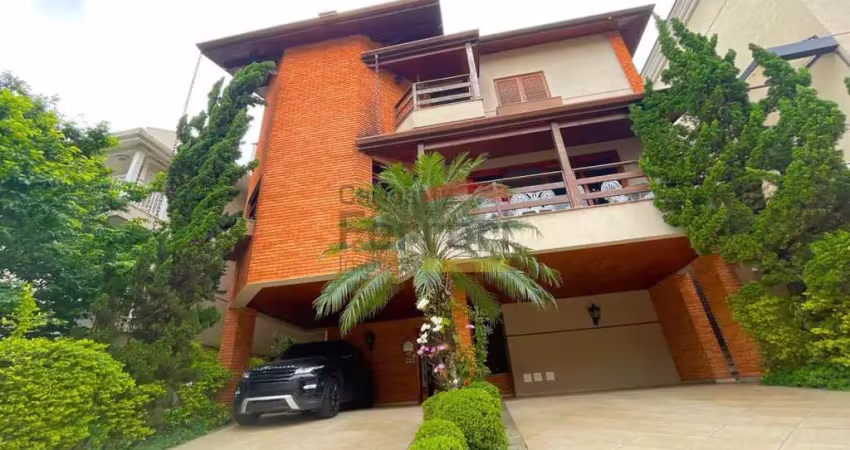 Casa de alto padrão à venda em condomínio fechado. 388m², 4 suítes, piscina, área gourmet e elevador