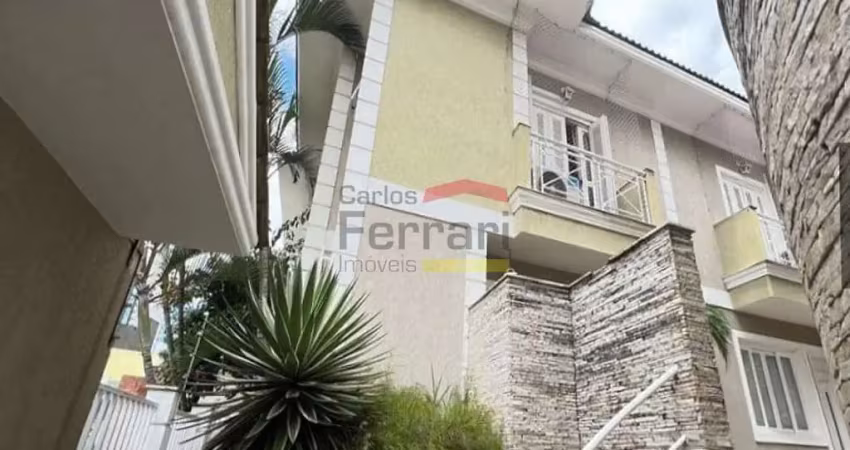 Sobrado em condomínio fechado na parada inglesa para venda.