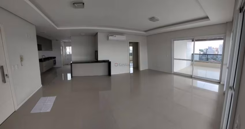 Apartamento com 03 suítes e 03 vagas de garagem no Condomínio Solar da Praça II no Centro de Canoas