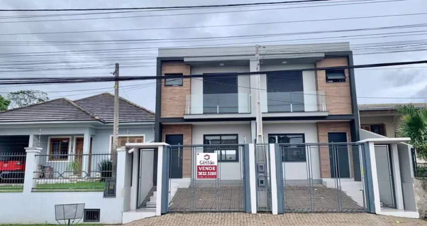 Excelente Sobrado c/ 3 Dormitórios no Bairro Igara