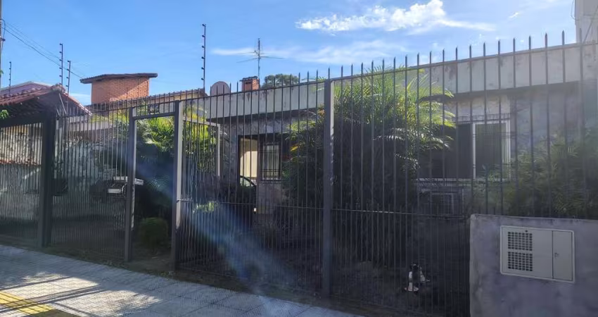 Casa térrea no Bairro Igara