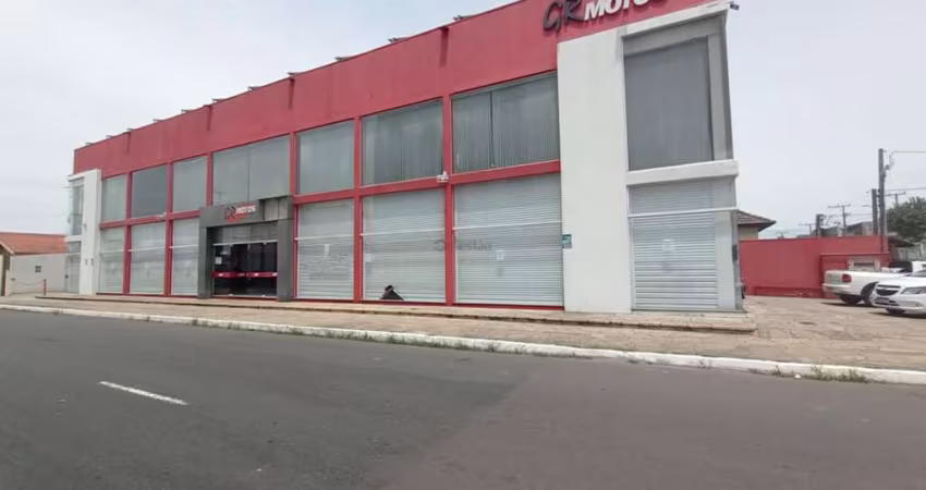 Loja de esquina com mezanino