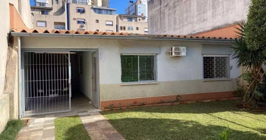 Casa comercial no Centro com amplo pátio! Oportunidade