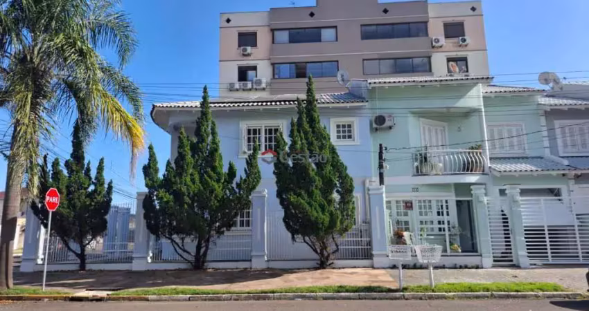 Linda casa de esquina com 03 dormitórios no bairro centro