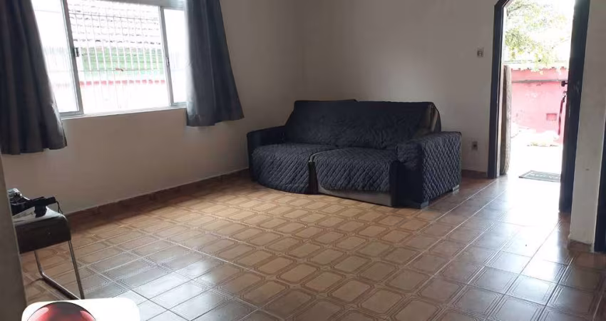 CASA ISOLADA BOA E COM PISCINA NA VILA SANTA ROSA EM CUBATÃO - 3 DORMITÓRIOS E EDÍCULA.