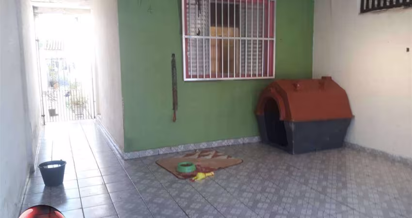 EM BOA LOCALIZAÇÃO - Casa Geminada na Nova Mirim em Praia Grande, com 2 dormitórios e quintal - R$350.000.