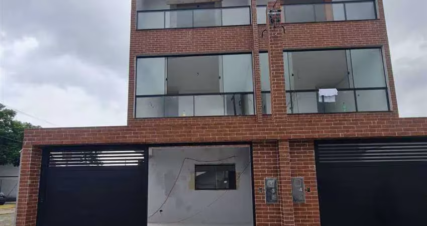 Em fase de acabamento - sobrado triplex novo - 4 quadras da praia - ótimo local - 3 dormitórios e área gourmet.