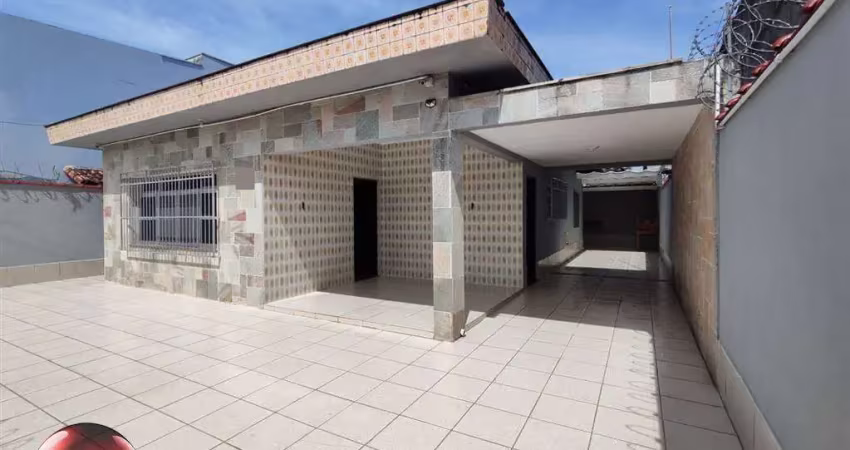 450mts da praia - em ótimo local da praia grande - casa muito boa com 3 dormitório e garagem boa com 5 vagas!