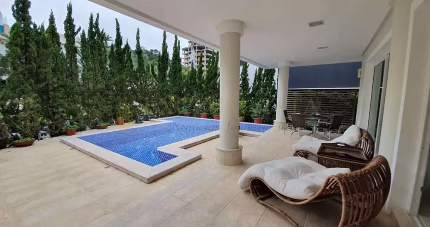 Casa 4 suítes para Locação Anual no bairro Praia Brava em Itajaí