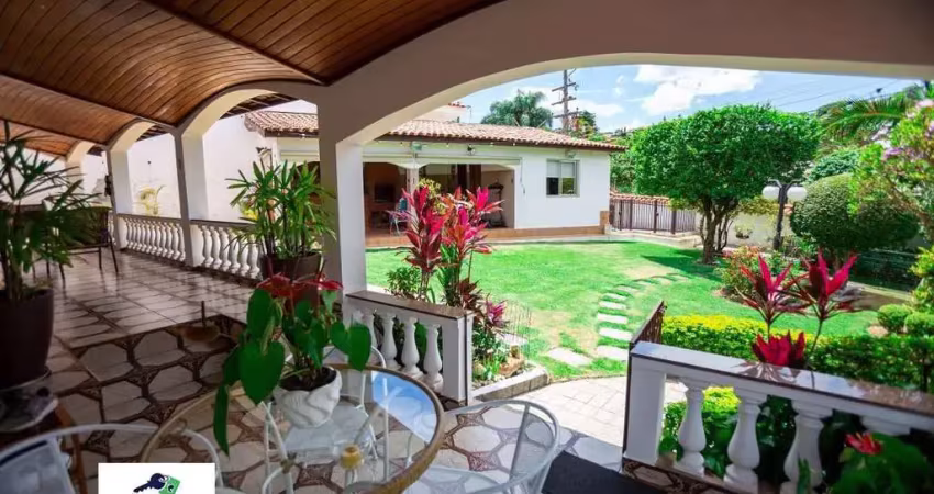 Casa para Venda em São Paulo, Caxingui, 3 dormitórios, 1 suíte, 6 banheiros, 4 vagas
