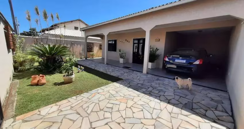 Casa no condomínio Solar dos Cantarinos com 3 dormitórios à venda, 150 m² por R$ 570.000 - São Matheus - São Pedro da Aldeia/RJ