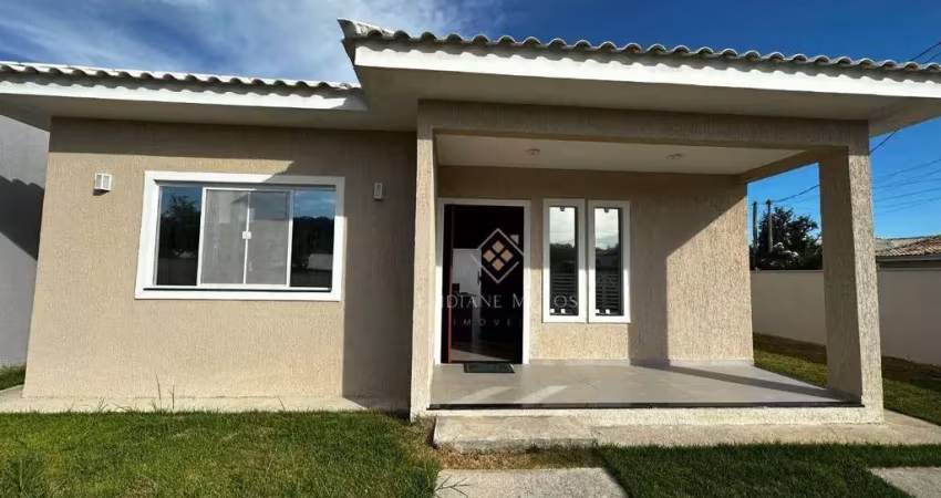 Casa com 2 dormitórios à venda no condomínio Solar dos Cantarinos, 110 m² por R$ 540.000 - São Matheus - São Pedro da Aldeia/RJ