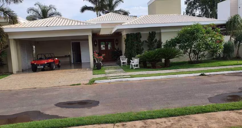 Casa de condomínio para venda tem 268 metros quadrados com 3 quartos