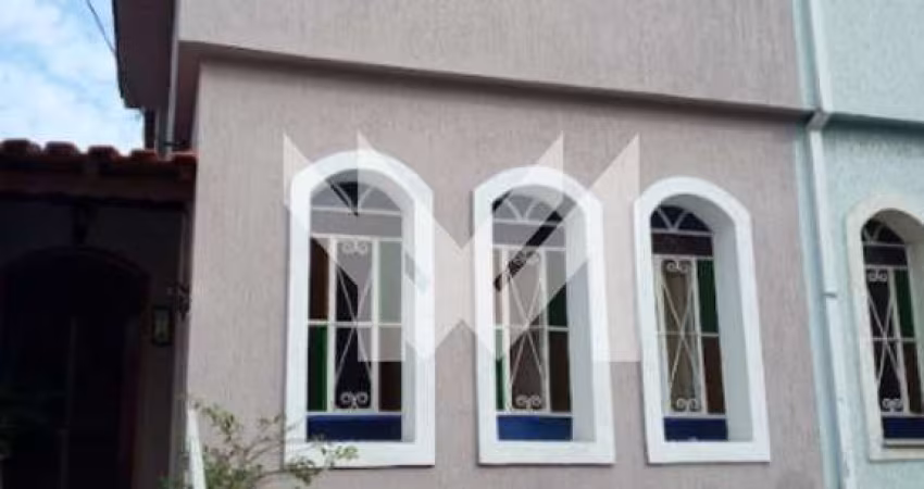 Sobrado a venda com 3 quartos, 3 banheiros e 4 vagas de garagem