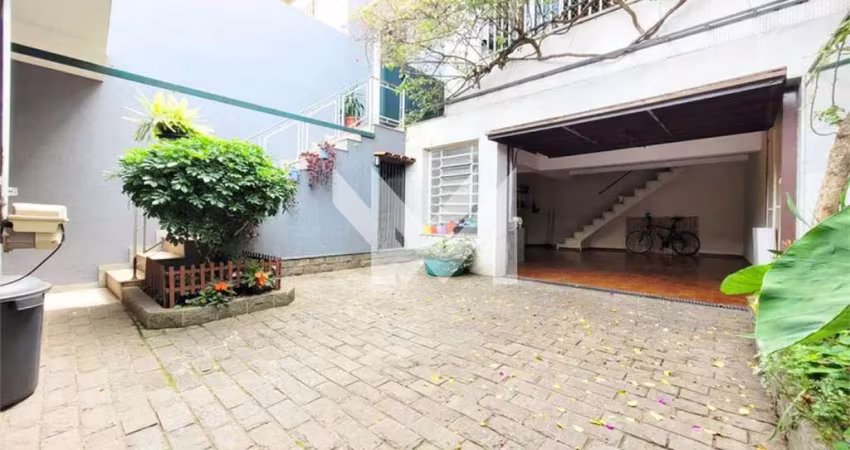 CASA COM 4 QUARTOS SENDO 1 SUÍTE E 3 VAGAS PARA VENDA NA VILA PAIVA