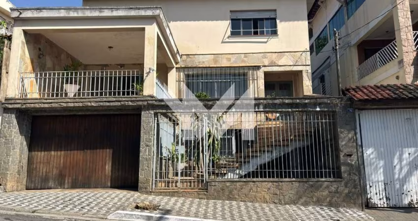 CASA COM TRES QUARTOS PROXIMA A AV. ENGENHEIRO CAETANO ÁLVARES