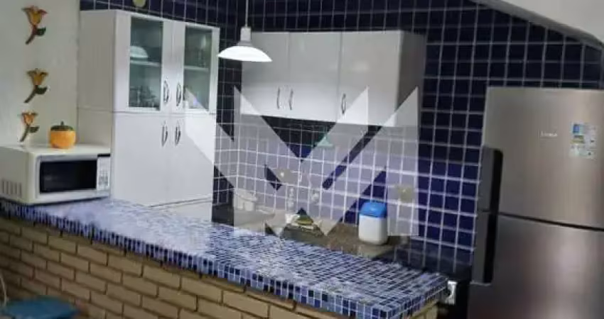 Sobrado com 75 m² para locação, em condomínio na praia de boiçucanga