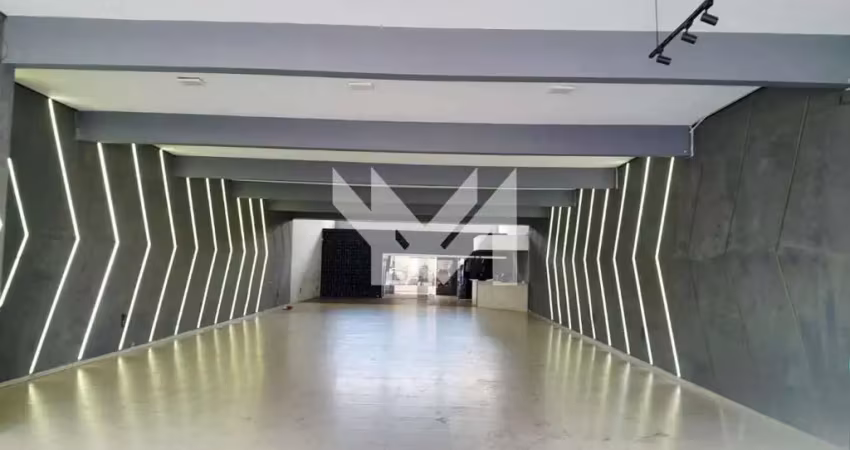 Salão de 650m² com pé direito de 5 metros e 4 vagas para locação na vila maria