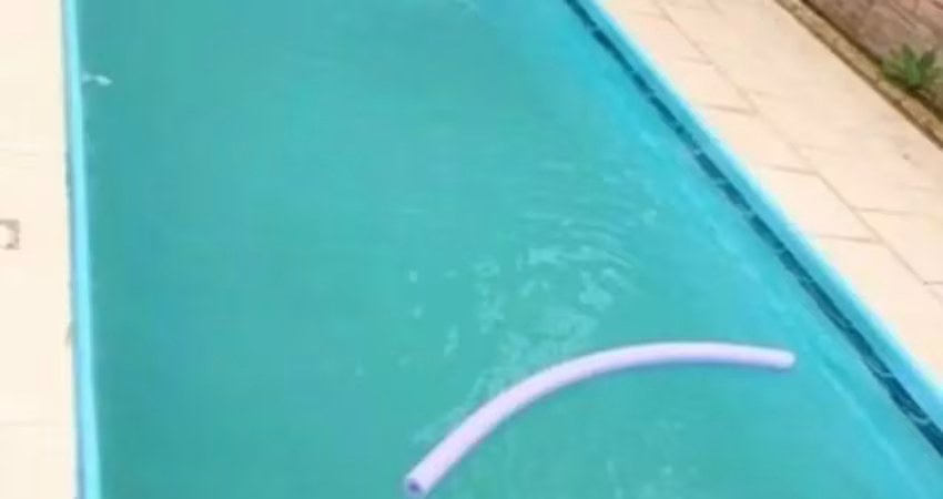 Vendo maravilhosa casa com 3 dormitórios e piscina na cidade beira mar em rio das ostras