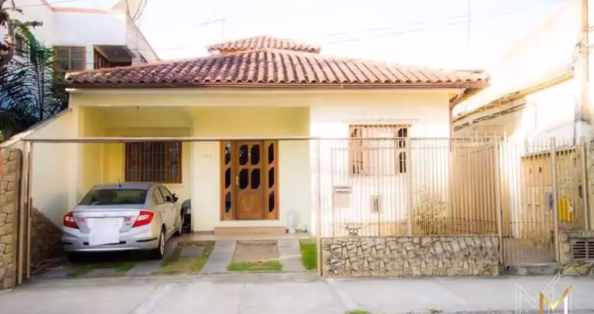 Vendo ótima casa com 3 dormitórios e ótima localização no centro de macaé