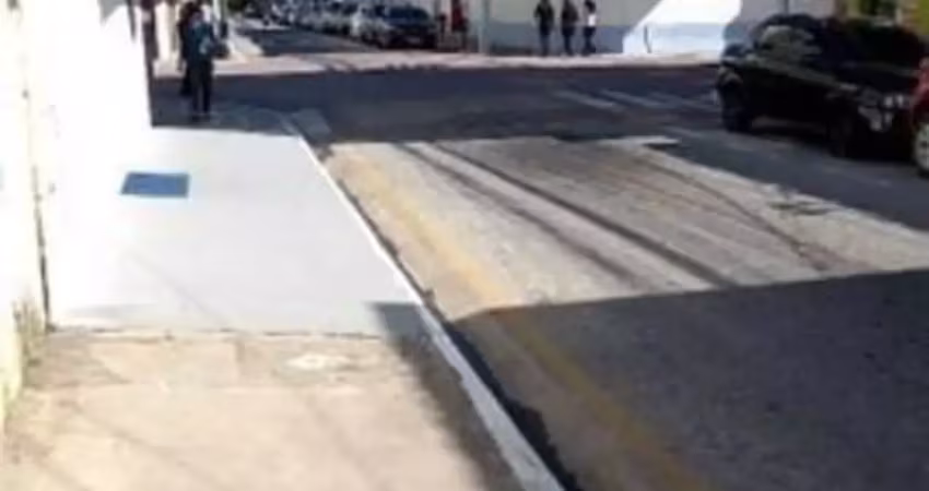 Vendo ótima casade 130 mt  com 3 dormitórios no centro de macae