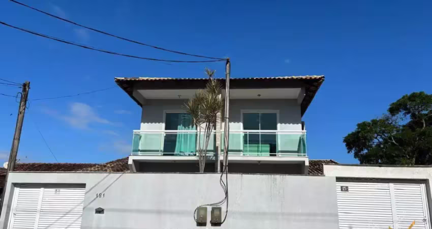 Vendo maravilhosa casa com 2 dormitórios no serramar em rio das ostras