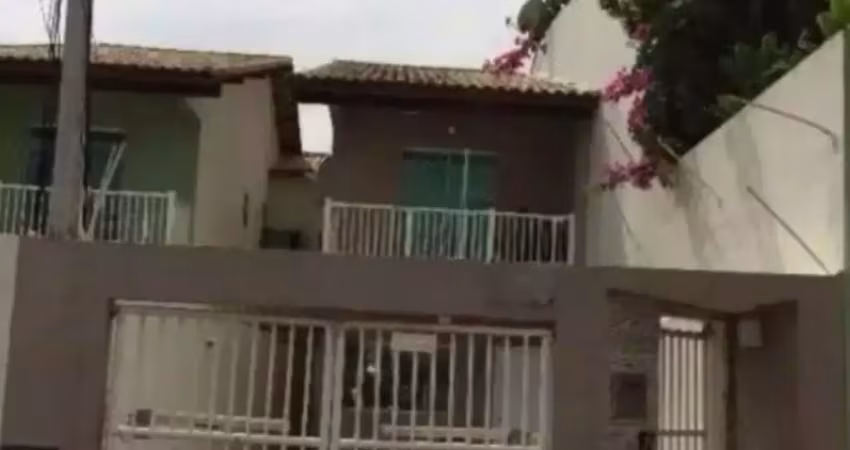 Vendo ótima casa com 3 dormitórios na granja dos cavaleiros em macaé