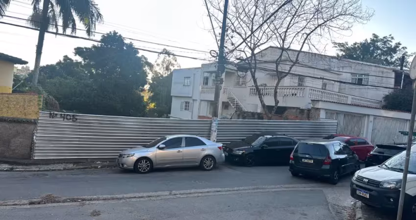 Terreno à venda na Rua Cantigas de Saudade, Jardim Amália, São Paulo