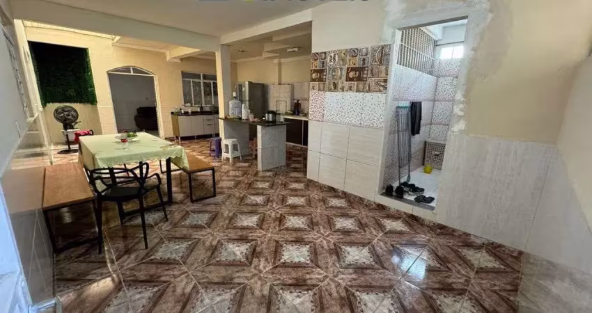 Casa geminada parte de baixo por apenas 299 mil - ilha