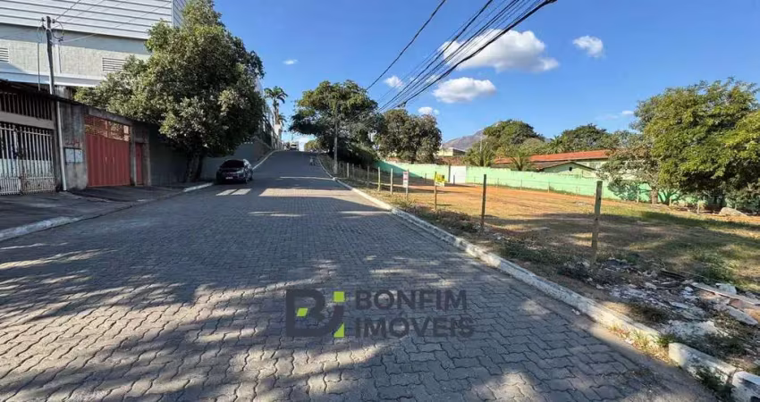 Lote plano com 40 metros de frente – excelente para construir ou investir!