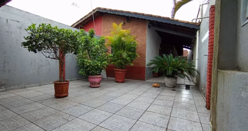 Espaço p piscina com edícula 3dorm 289mil Mongaguá