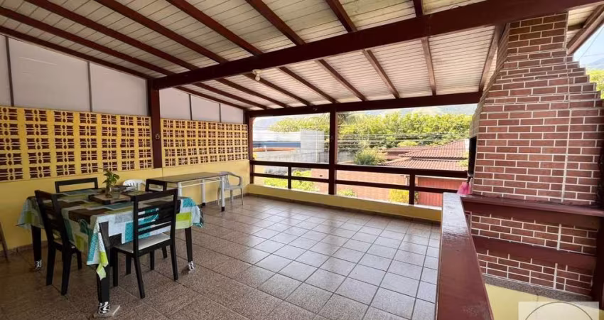 Casa para Venda em São Sebastião, Canto do Mar, 5 dormitórios, 2 suítes, 3 banheiros, 2 vagas